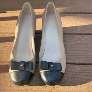 Coke Hann  Black and Tan spectator wedge shoes… size 10